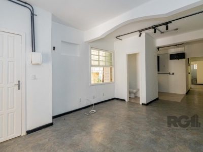 Apartamento à venda com 46m², 2 quartos, 1 suíte, 1 vaga no bairro Floresta em Porto Alegre - Foto 2