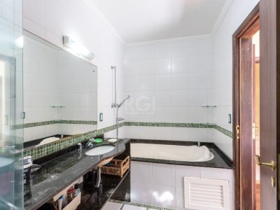 Casa à venda com 308m², 3 quartos, 1 suíte, 5 vagas no bairro Cristal em Porto Alegre - Foto 24