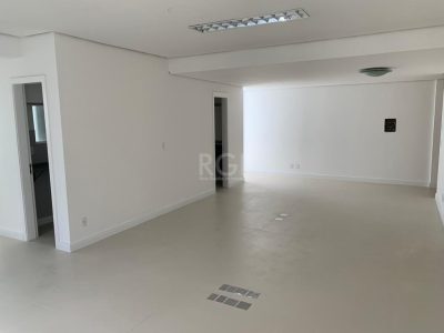 Conjunto/Sala à venda com 81m², 1 vaga no bairro Menino Deus em Porto Alegre - Foto 2