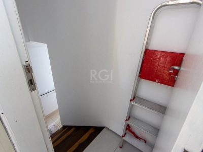 Casa à venda com 180m², 3 quartos, 1 suíte, 2 vagas no bairro Ipanema em Porto Alegre - Foto 32