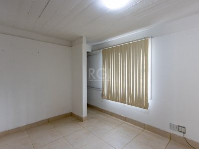 Casa à venda com 180m², 3 quartos, 1 suíte, 2 vagas no bairro Ipanema em Porto Alegre - Foto 34