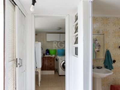 Casa à venda com 180m², 3 quartos, 1 suíte, 2 vagas no bairro Ipanema em Porto Alegre - Foto 38