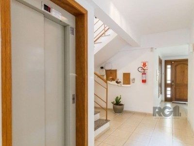 Apartamento à venda com 73m², 2 quartos, 1 suíte, 1 vaga no bairro Vila Ipiranga em Porto Alegre - Foto 16