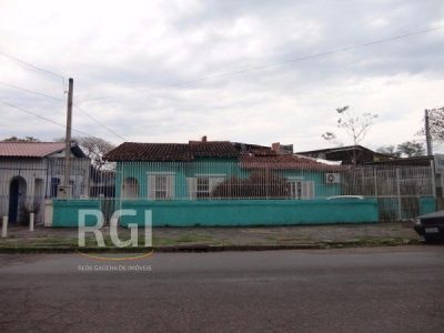 Casa à venda com 90m², 3 quartos, 1 vaga no bairro Partenon em Porto Alegre - Foto 2