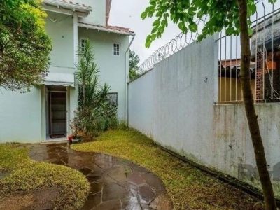 Casa à venda com 210m², 4 quartos, 3 suítes, 1 vaga no bairro Partenon em Porto Alegre - Foto 18