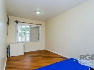 Casa à venda com 210m², 4 quartos, 3 suítes, 1 vaga no bairro Partenon em Porto Alegre - Foto 22