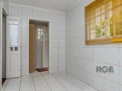 Casa à venda com 210m², 4 quartos, 3 suítes, 1 vaga no bairro Partenon em Porto Alegre - Foto 25