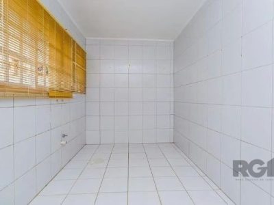 Casa à venda com 210m², 4 quartos, 3 suítes, 1 vaga no bairro Partenon em Porto Alegre - Foto 31