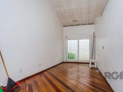 Casa à venda com 210m², 4 quartos, 3 suítes, 1 vaga no bairro Partenon em Porto Alegre - Foto 32