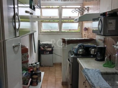 Apartamento à venda com 71m², 2 quartos, 1 vaga no bairro Partenon em Porto Alegre - Foto 2