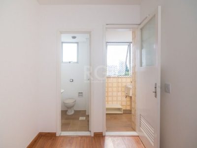 Apartamento à venda com 95m², 3 quartos, 1 suíte, 2 vagas no bairro Mont Serrat em Porto Alegre - Foto 33