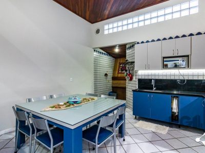 Casa à venda com 200m², 4 quartos, 3 suítes, 2 vagas no bairro Ipanema em Porto Alegre - Foto 8