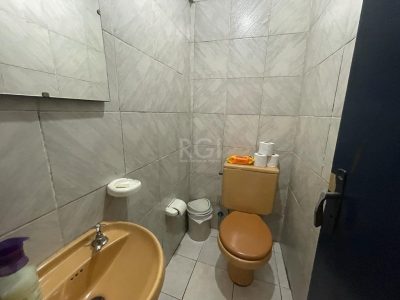 Casa à venda com 400m², 5 quartos, 3 suítes, 4 vagas no bairro Ipanema em Porto Alegre - Foto 31