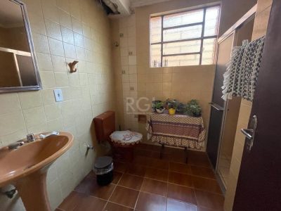 Casa à venda com 400m², 5 quartos, 3 suítes, 4 vagas no bairro Ipanema em Porto Alegre - Foto 42