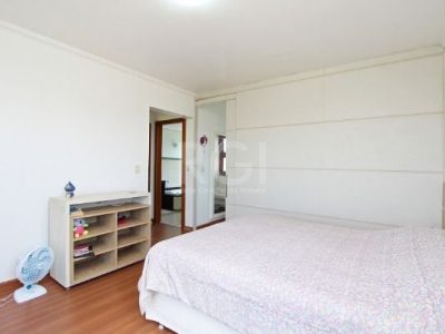 Casa Condominio à venda com 250m², 3 quartos, 1 suíte, 2 vagas no bairro Glória em Porto Alegre - Foto 32