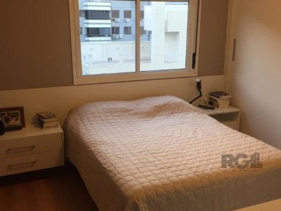 Apartamento à venda com 70m², 2 quartos, 1 suíte, 2 vagas no bairro Higienópolis em Porto Alegre - Foto 4