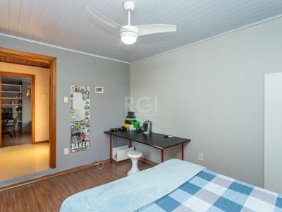 Casa à venda com 188m², 4 quartos, 1 suíte, 2 vagas no bairro Santa Tereza em Porto Alegre - Foto 27