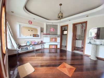 Casa à venda com 250m², 3 quartos, 2 suítes, 6 vagas no bairro Medianeira em Porto Alegre - Foto 3