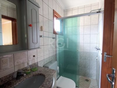 Casa à venda com 250m², 3 quartos, 2 suítes, 6 vagas no bairro Medianeira em Porto Alegre - Foto 24