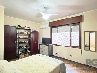 Casa à venda com 276m², 3 quartos, 1 suíte, 3 vagas no bairro Menino Deus em Porto Alegre - Foto 38