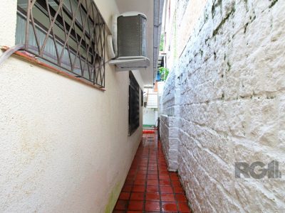 Casa à venda com 276m², 3 quartos, 1 suíte, 3 vagas no bairro Menino Deus em Porto Alegre - Foto 47