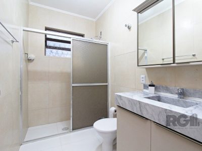 Casa à venda com 276m², 3 quartos, 1 suíte, 3 vagas no bairro Menino Deus em Porto Alegre - Foto 48