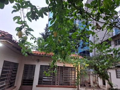 Casa à venda com 229m², 4 quartos, 1 suíte, 2 vagas no bairro Higienópolis em Porto Alegre - Foto 4