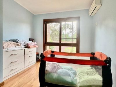 Casa à venda com 144m², 3 quartos, 1 suíte, 2 vagas no bairro Ipanema em Porto Alegre - Foto 15