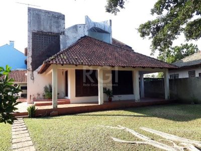 Casa à venda com 350m², 4 quartos, 2 suítes, 4 vagas no bairro Ipanema em Porto Alegre - Foto 4