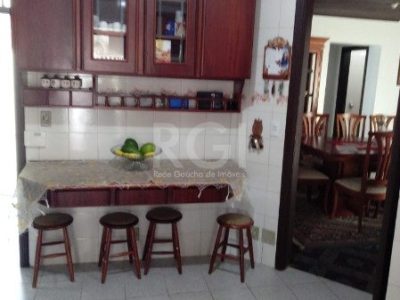 Casa à venda com 350m², 4 quartos, 2 suítes, 4 vagas no bairro Ipanema em Porto Alegre - Foto 32