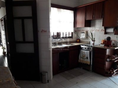 Casa à venda com 350m², 4 quartos, 2 suítes, 4 vagas no bairro Ipanema em Porto Alegre - Foto 34