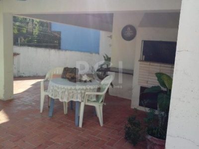 Casa à venda com 350m², 4 quartos, 2 suítes, 4 vagas no bairro Ipanema em Porto Alegre - Foto 36