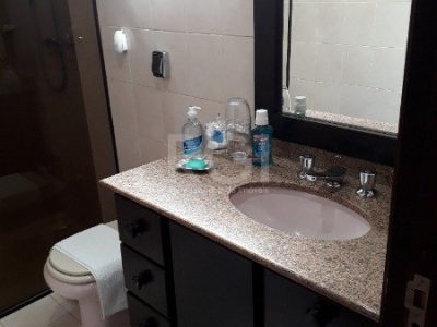 Casa à venda com 350m², 4 quartos, 2 suítes, 4 vagas no bairro Ipanema em Porto Alegre - Foto 50