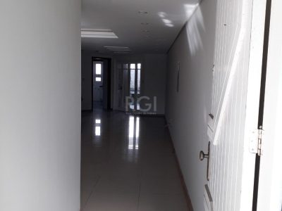 Casa à venda com 205m², 2 quartos, 1 suíte, 2 vagas no bairro Ipanema em Porto Alegre - Foto 2