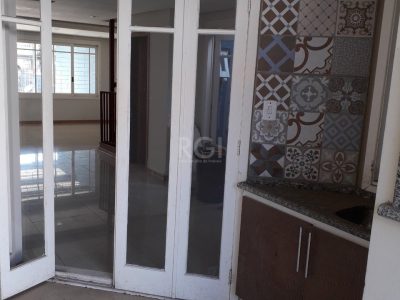 Casa à venda com 205m², 2 quartos, 1 suíte, 2 vagas no bairro Ipanema em Porto Alegre - Foto 12