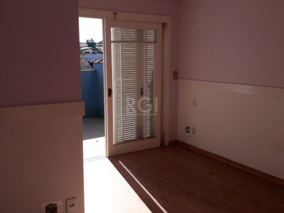 Casa à venda com 205m², 2 quartos, 1 suíte, 2 vagas no bairro Ipanema em Porto Alegre - Foto 13