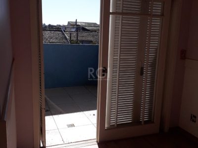 Casa à venda com 205m², 2 quartos, 1 suíte, 2 vagas no bairro Ipanema em Porto Alegre - Foto 14