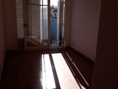 Casa à venda com 205m², 2 quartos, 1 suíte, 2 vagas no bairro Ipanema em Porto Alegre - Foto 21