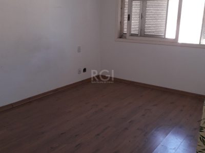 Casa à venda com 205m², 2 quartos, 1 suíte, 2 vagas no bairro Ipanema em Porto Alegre - Foto 24