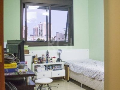 Apartamento à venda com 148m², 3 quartos, 1 suíte, 2 vagas no bairro Higienópolis em Porto Alegre - Foto 4