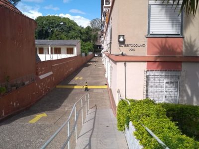 Apartamento à venda com 78m², 2 quartos, 1 vaga no bairro Glória em Porto Alegre - Foto 2