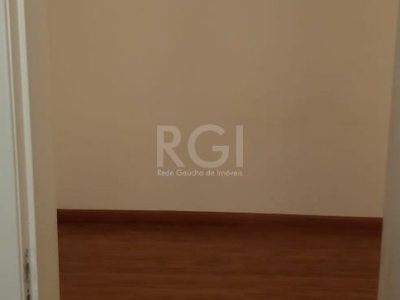 Apartamento à venda com 63m², 3 quartos, 1 suíte, 1 vaga no bairro Jardim Planalto em Porto Alegre - Foto 8