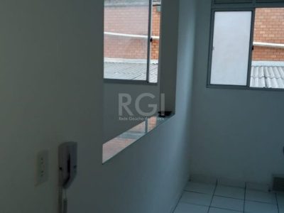 Apartamento à venda com 63m², 3 quartos, 1 suíte, 1 vaga no bairro Jardim Planalto em Porto Alegre - Foto 4