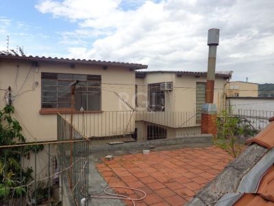 Casa à venda com 200m², 5 quartos, 1 suíte, 4 vagas no bairro Glória em Porto Alegre - Foto 27