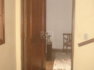 Casa à venda com 500m², 6 quartos, 2 suítes, 4 vagas no bairro Glória em Porto Alegre - Foto 33