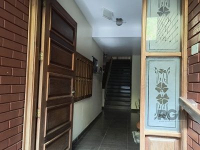 Apartamento à venda com 75m², 3 quartos no bairro Medianeira em Porto Alegre - Foto 6