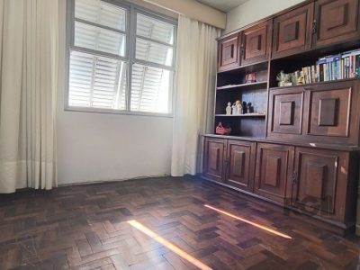 Apartamento à venda com 75m², 3 quartos no bairro Medianeira em Porto Alegre - Foto 18