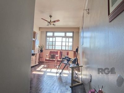 Apartamento à venda com 75m², 3 quartos no bairro Medianeira em Porto Alegre - Foto 8