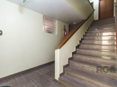 Apartamento à venda com 75m², 3 quartos no bairro Medianeira em Porto Alegre - Foto 7