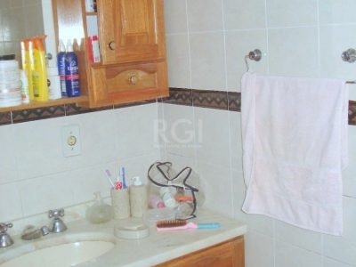 Casa à venda com 500m², 6 quartos, 2 suítes, 4 vagas no bairro Glória em Porto Alegre - Foto 3